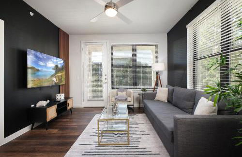 2BR Escape w Parking&Pool, Near Rvrwlk & Conv Ctr - Foto 25