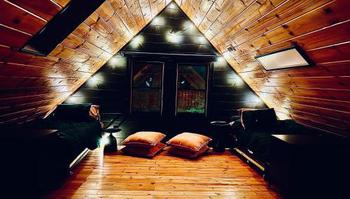 MOONLIGHT MOUNTAIN MANOR - Cedar Hot Tub, Views & Games - Foto 5