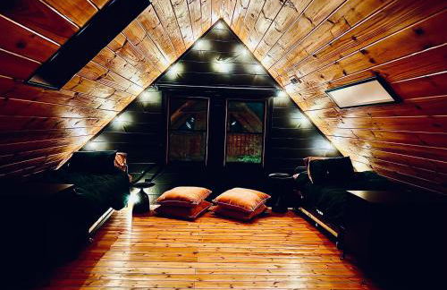 MOONLIGHT MOUNTAIN MANOR - Cedar Hot Tub, Views & Games - Foto 5