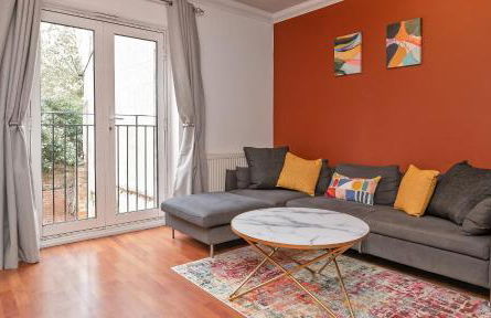 Stylish Town Centre Apartment, ALLOCATED FREE PARKING SPACE, RICKMANSWORTH HIGH STREET, Modern Decor, Juliet Balcony, Walking Distance to Rickmansworth Station Metropolitan Line - Foto 28