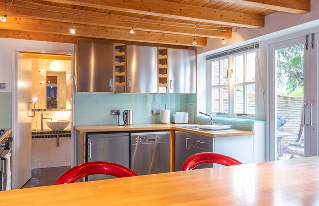 Stylist Split Level 2 Bed With Parking - Foto 8