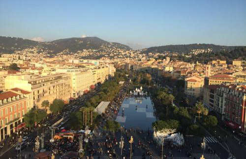 2 Bedrooms Appartement In Central Location on the famous Place Massena Nice - Photo 31
