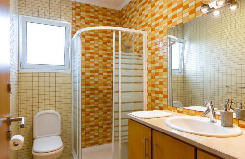 Costa's Guest House - Photo 19