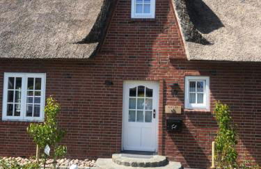 Eidumhaus, freistehendes Reetdachhaus mit Garten in Strandnähe - Foto 1