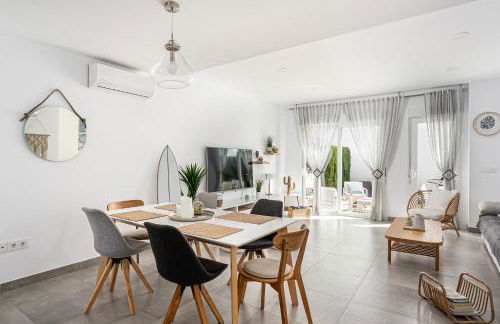 CASA LA PLAYA-CONIL Vacaciones de Lujo en Conil con Todas las Comodidades NETFLIX-HBO-DISNEY-CANALES DE FUTBOL-WIFI ALTA VELOCIDAD-SMART TV 65"-ALEXA - Foto 6