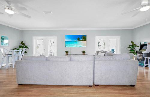 Two Homes, Private Pool, Game Room & Steps to the Beach - Foto 52