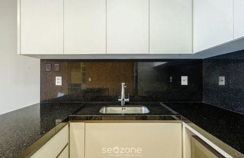 ELUs - Building with Rooftop Pool 350m from the Beach! - Photo 79