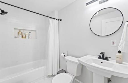 Chic 3BR-4BD-3Bath Oasis with Backyard Near NYC - Foto 24