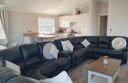 Routh 2-Bed Luxury Lodge Hot Tub & Lake View - Foto 27