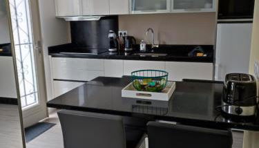 Paris par métro 4 - RER B - calme - patio privé - Foto 3