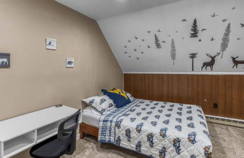 Mountain retreat w 2 fireplaces & lake - Foto 39