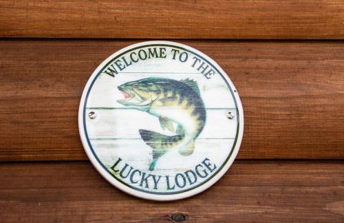Rustic Chic Alabama Cabin w Loft Fire Pit Pet Friendly Fenced Yard Lake Guntersville - Lucky Lodge - Foto 48