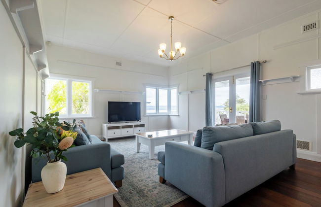 Bay Vista Cottage by the BnB Collection - Photo 15