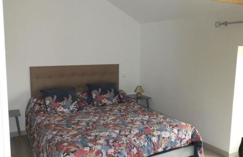 Maison rénovée en pleine campagne avec terrain, terrasse et équipements familiaux - FR-1-426-157 - Foto 21