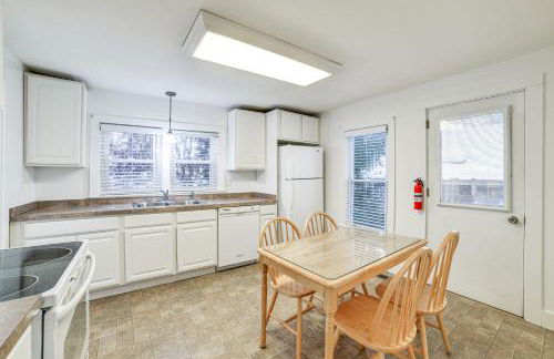 Near Hiking and Skiing Cozy Home in Cortland! - Photo 6