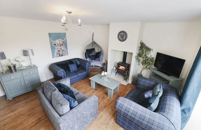 JOIVY Greenknowes Lodge With Hot Tub And Wood Burning Stove - Foto 24