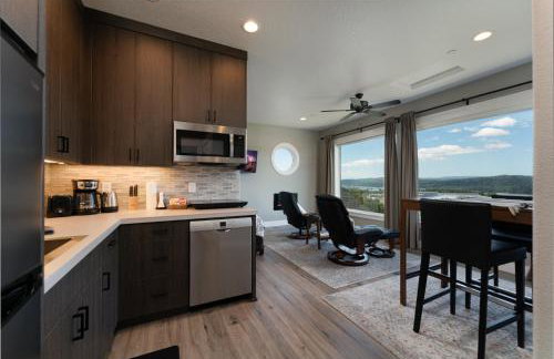Eagles Bluff 1BR Suite of Kalama Oaks Lodge - Photo 2