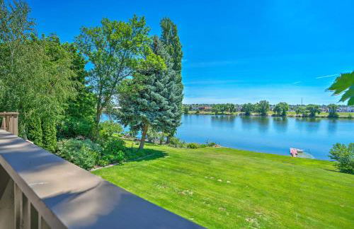 Lake House with Hot Tub - 1 Mi to Surf n Slide - Foto 6