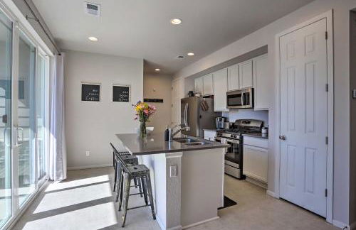 Near Hiking and Biking Trails Townhome with Patio - Foto 8