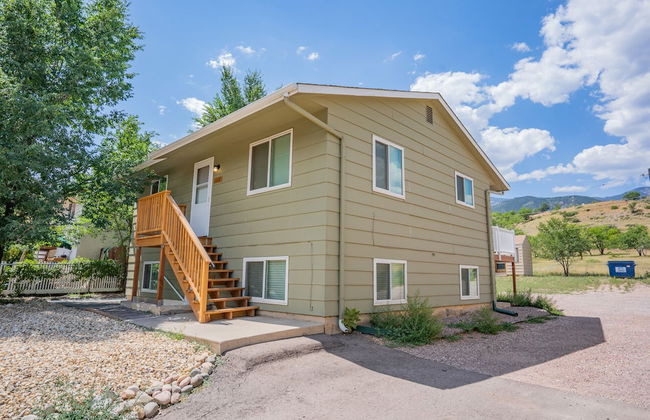 2BR Aptmt Parks Private Deck, Mountain Views! - Photo 38