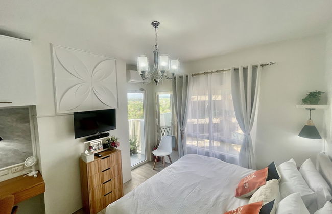 Mesavirre Bacolod | Elegantly Furnished 1BDM w/Balcony @ LOPEZ LUX. - Foto 5