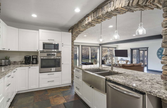 Foggy River Retreat For 16! - Photo 15