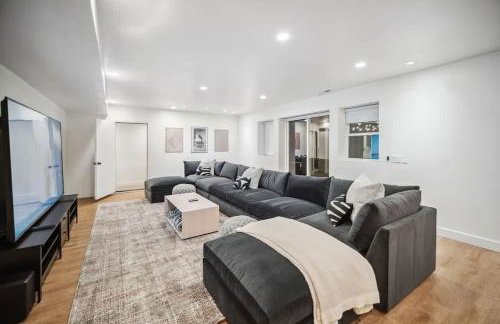 Luxe Family Retreat with Private Pickleball a Large Swim Spa indoor Movie Theatre 2 Outdoor Firepits a Home Gym and more - Foto 21