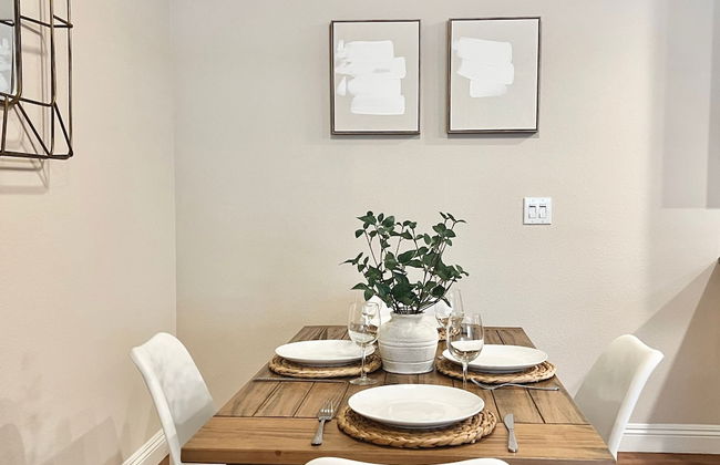 Relaxing 2-br Apt With Pool Hot Tub Gym - Photo 22