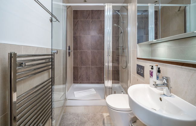 JOIVY Gorgeous 2-Bed Flat W/ Desk In Wandsworth - Foto 17