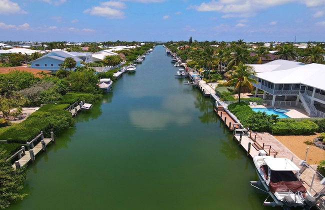 Waterfront Luxury Home With Pool And Boat Dock 3 Bedroom Home by RedAwning - Foto 45