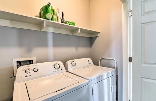 Group Getaway with Deck, Steps to Crystal Beach! - Foto 29