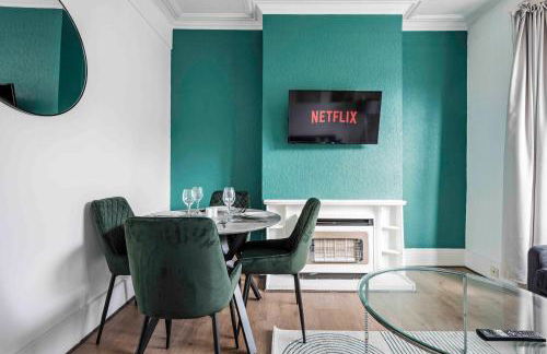 Parea Living - Hackney, 4-Bedroom Victorian House w Big Garden - Foto 28