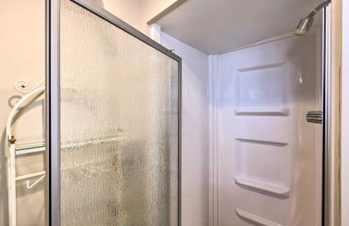 Cozy Kansas City Home with Yard - 9 Mi to Dtwn! - Foto 19