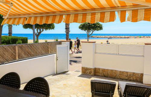 LITORAL COSTA DORADA - VILLA LAURA Only families - Photo 1