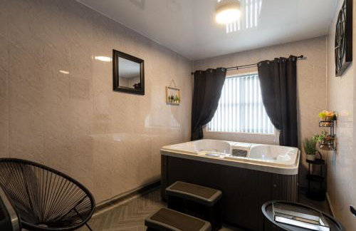 Getaway Accommodation with Pool Table and Jacuzzi! - Foto 9