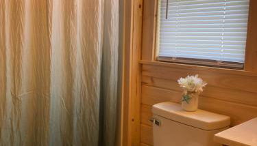 Unique Cabin Near Surf City with Loft and Parking - Foto 3