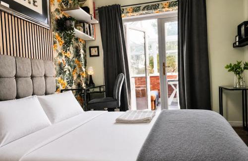 Cosy and Private with 55"TV and Dedicated Toilet Shower Space - Foto 1