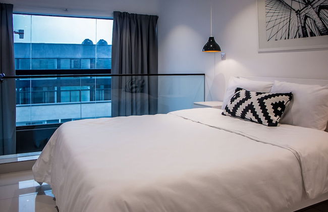 Embassy Gardens Premier Suites - Photo 6