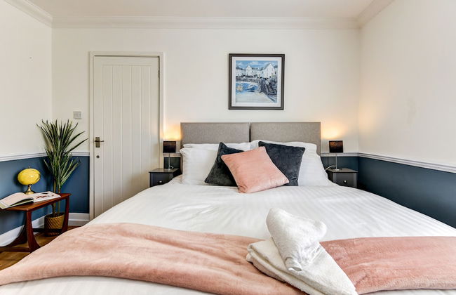 Beautiful 4 Bed House, 3 Minutes to Sea, Sleeps 8 - Foto 7