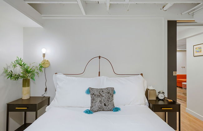 Mid-Century Vibes Basement - Foto 3