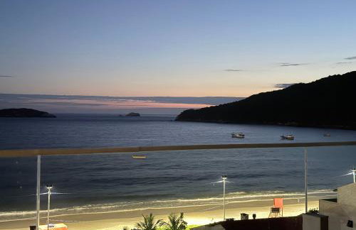 Piscinas de borda infinita e piscina interna aquecida com vistas deslumbrantes para o mar dos Ingleses, a 50 metros de altura - Foto 10