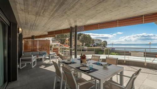 Apartamento con gran terraza delante del mar - Photo 2