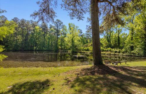 5BR Woodland Retreat on 7 Acres with a Pond - Photo 4