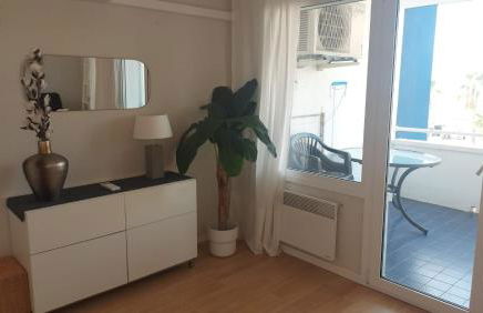 1ª linea reformado y perfecta ubicacion frente al puerto deportivo - Foto 7