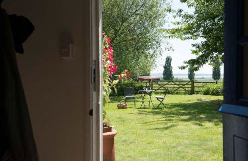 The Wobbin, Remote, Comfort, Sea Views and the beautiful Essex Marshes - Foto 4