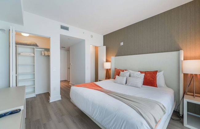 Fantastic 2BR Condo at Hollywood - Photo 9