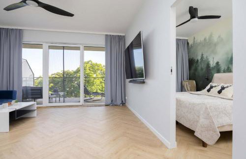 Modern Apartment by the Lake with Parking & Sauna in Zegrze by Noclegi Renters - Foto 18