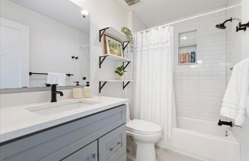 Modern Family Comfort 2BR 2 5BA Sleeps 6 - Foto 25