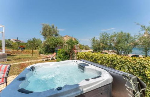 3 Bedroom Cozy Apartment In Ugrinic - Foto 6