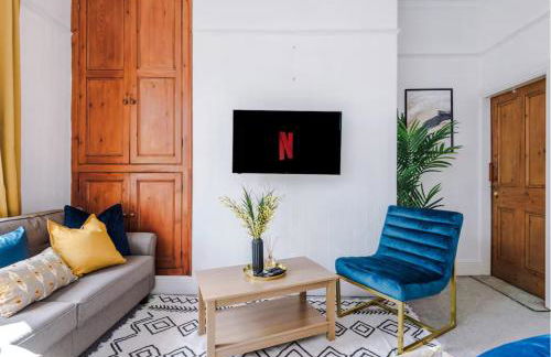 5BR House, Sleeps 10 guests - Free Parking - Business & Contractor Stays - Foto 1